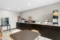 Super 8 by Wyndham Farmington - Frühstück