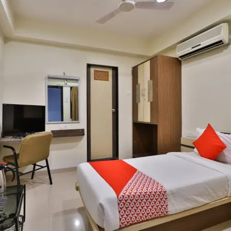 Hotel Galaxy Residency Отели в г. Мандра