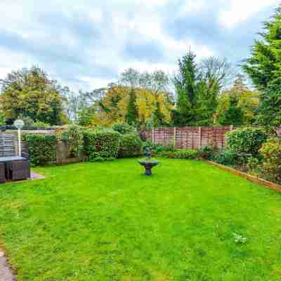 Comfy 4-bed Home Ideal for Workers Free Parking Hotel Exterior