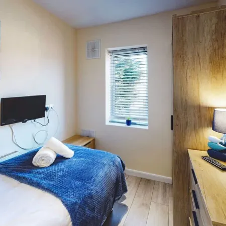 Perfect for Business Large Groups Sleeps 8