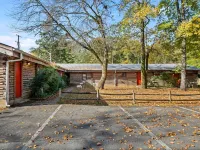 Lucky Trout Lodge Hotels in Cleburne County