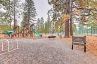 Hot Tub & Community Perks: Sunriver Retreat - Homestays