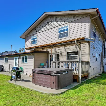 Crescent City Home w/ Hot Tub: Half-Block to Beach