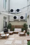 Vandenbranden Suites - Homestays