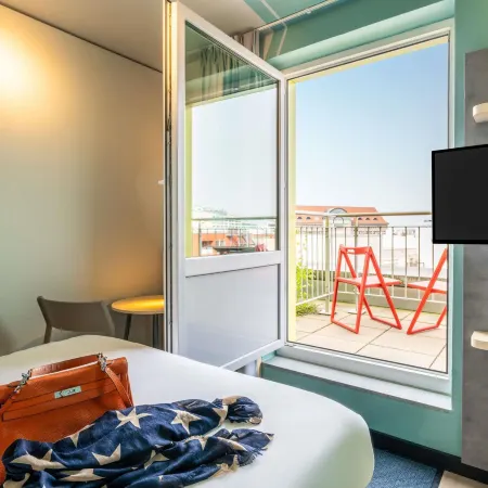 Ibis Budget Berlin Kurfuerstendamm Отели рядом с достопримечательностью «Станция метро Mierendorffplatz»
