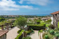 Ocean View, Sand, Waves & Wonder 4 Guests Luxury Resort Experence