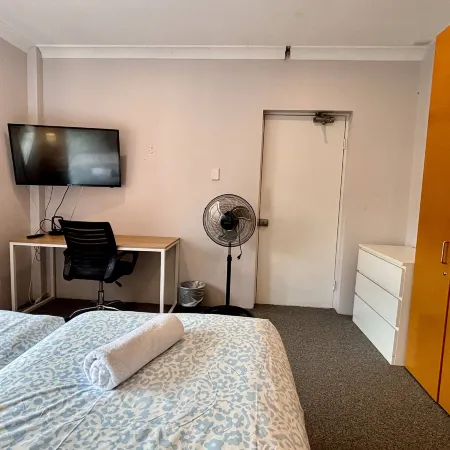 Affordable Shared Flat Near University of Sydney Hotels in Camperdown