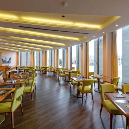 Novotel Freiburg am Konzerthaus Отели рядом с достопримечательностью «Река Дреизам»