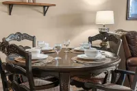 Caddy Corner Condo - Cozy Stay