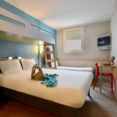 Ibis Budget Cholet Centre Отели в г. Шоле