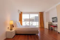 Nemesis Hotel - en bord de mer