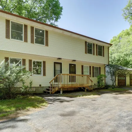 Modern Home Minutes to Mystic, Casinos and Ocean