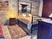Charming 3-bedroom Cottage in Heart of Vasa Koilaniou Hotéis em 