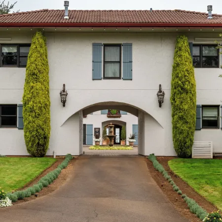 Black Walnut Inn & Vineyard