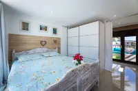 Apartment with Outside Refreshing Cabin - Mi Cuna Close to Beach - 2-Star