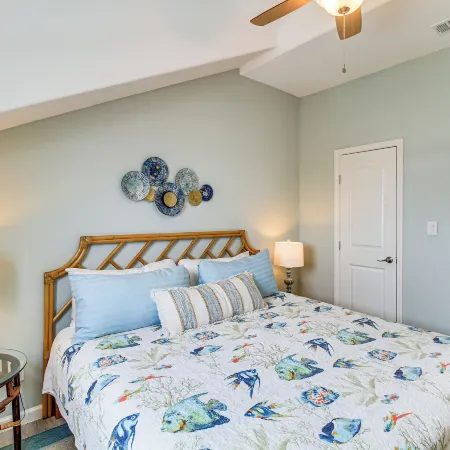 3BR Condo on the Bay w/ Pool and Perks