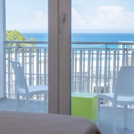 Lumina Rooms