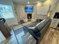 Mountain Bluebird Condo Getaway at Schweitzer Ski Resort - 부티크