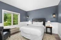 Sunrise Suite on Lake Superior- Pool & Hot Tub - 4-Star