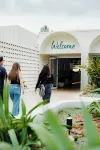 Bateau Bay Hotel - 3-Star