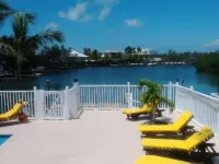 Kingsail Resort Hotels in Маратон