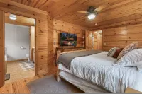 Lakeside Lodge-sleeps 14 I Firepit Kayak Bikes - 4 estrellas