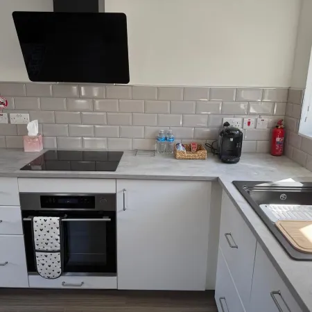 Studio Appt - Sleeps 2 - Free Parking - 5Min-Metro