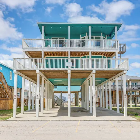 Luxe Freeport Home Footprints in the Sand