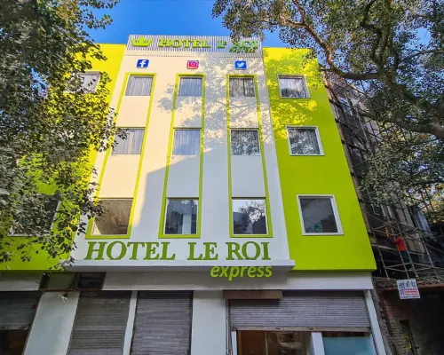Le Roi Express Paharganj Hotels near Red Fort