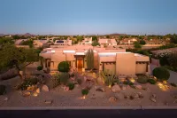 The Good Life Oasis Luxury 5BR Home Sleeps 16 - Bungalows