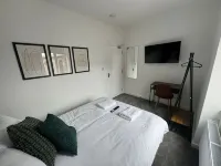 6 Bed Contractor Acom in Hartlepool - Apartments