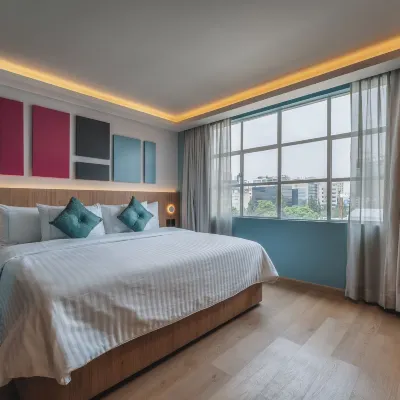 HOTEL MORE BY KAVIA Hotels near Fernando Soler Theatre