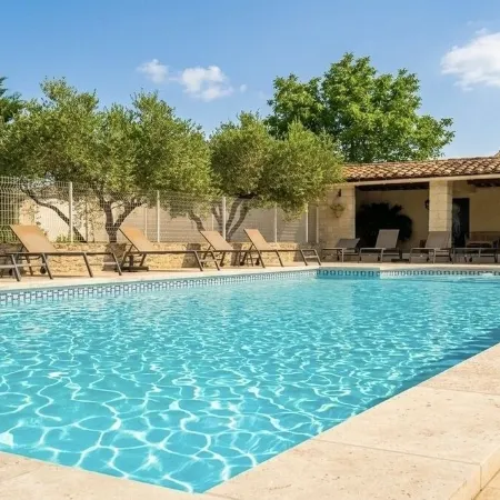 Uzès: superb gîte in a Provencal farmhouse 700m from the town center