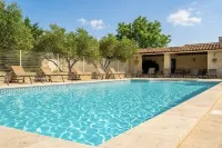 Uzès: superb gîte in a Provencal farmhouse 700m from the town center - piscina