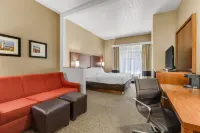 Comfort Suites Airport - Pool