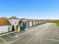 Spark by Hilton Abingdon I-81 Near Fairgrounds - parking