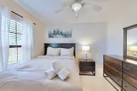 Modern Brooksville Retreat w/ Private Backyard - Homestays