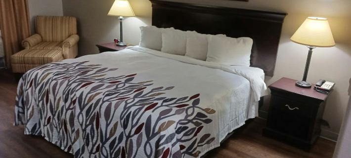 Red Roof Inn & Suites Midland Hotels in Midland