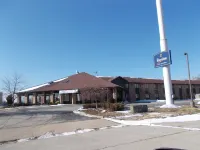 Royalton Inn and Suites, Wilmington,Ohio - parking