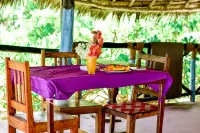 Blue Earth Beach Bungalow - breakfast
