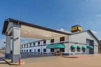 Super 8 by Wyndham League City/Kemah Area - Pysäköinti