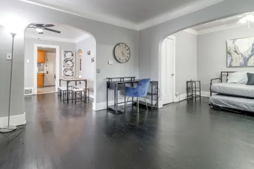 Work & Explore! Apt 6 Mi to Dtwn Detroit - 2-Star