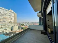 Artistic Urban Apt Santa Elvira | Terrace & WiFi - 游泳池