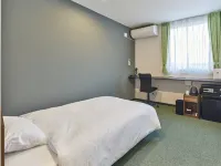 NANAIRO  HOTEL - 2-Star