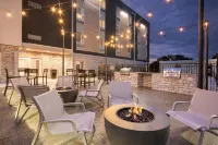 Everhome Suites Lexington - Horse Park - جاكوزي