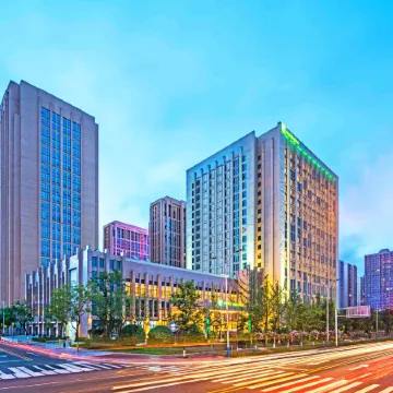 Holiday Inn CHONGQING UNIVERSITY TOWN by IHG Отели рядом с достопримечательностью «Chongqing Shapingba Meilixi Street Pedestrian Street»