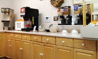 CenterWay Hotel Tonawanda - Housity