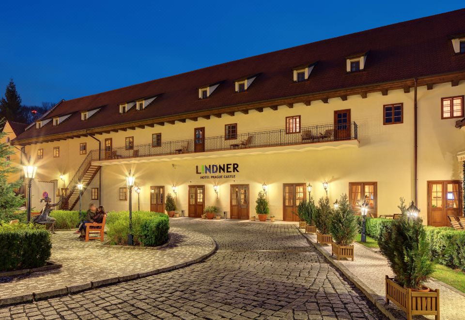 1. Lindner ..