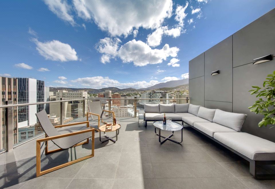 바이브 호텔 호바트의 실내 수영장 전경