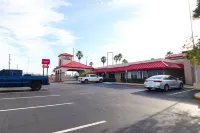 Ramada by Wyndham Davenport Orlando South - parking